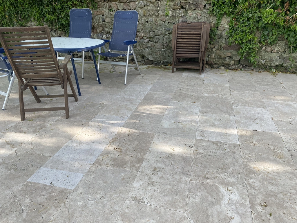 Flisebelægning på terrasse i Sorø
